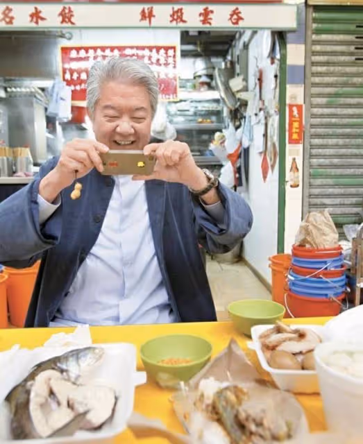 洪金寶蔡瀾聚餐,斷崖老瘦顯著,高麗虹風采依舊