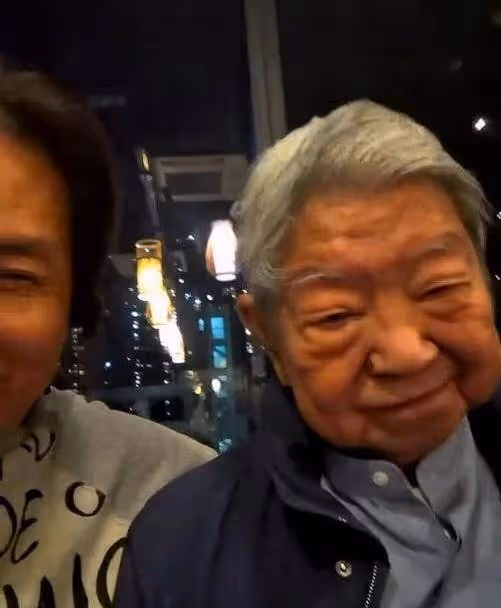 洪金寶蔡瀾聚餐,斷崖老瘦顯著,高麗虹風采依舊