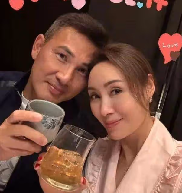 郭可盈內地商演撈金，打扮性感卻遭吐槽，網友質疑是缺錢了