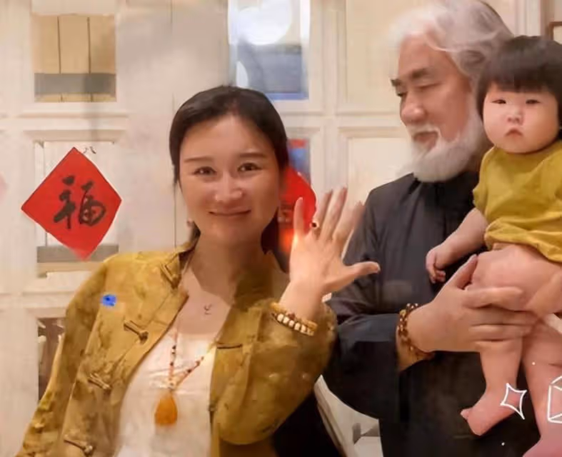 萬萬沒想到,張紀中藏了多年的「體面」,被一瓶可樂扯下遮羞布!