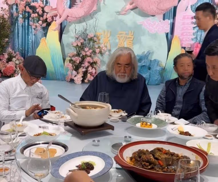 萬萬沒想到,張紀中藏了多年的「體面」,被一瓶可樂扯下遮羞布!