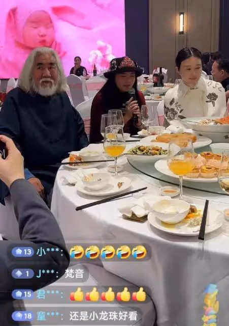 萬萬沒想到,張紀中藏了多年的「體面」,被一瓶可樂扯下遮羞布!