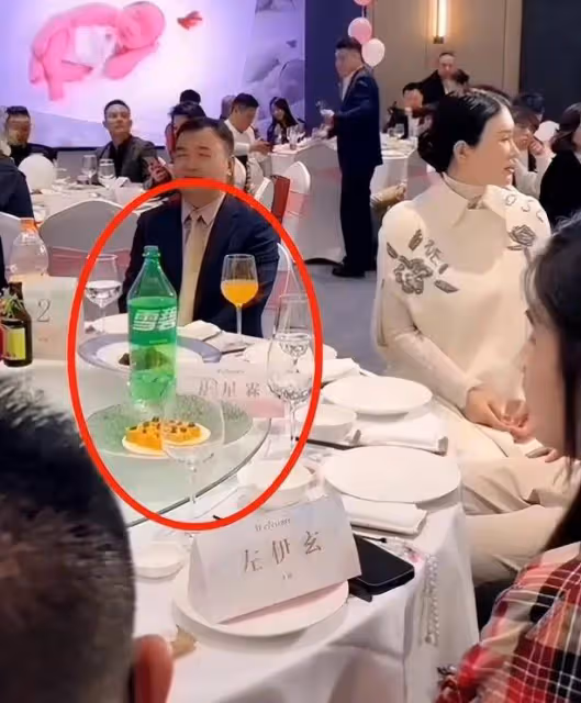 萬萬沒想到,張紀中藏了多年的「體面」,被一瓶可樂扯下遮羞布!