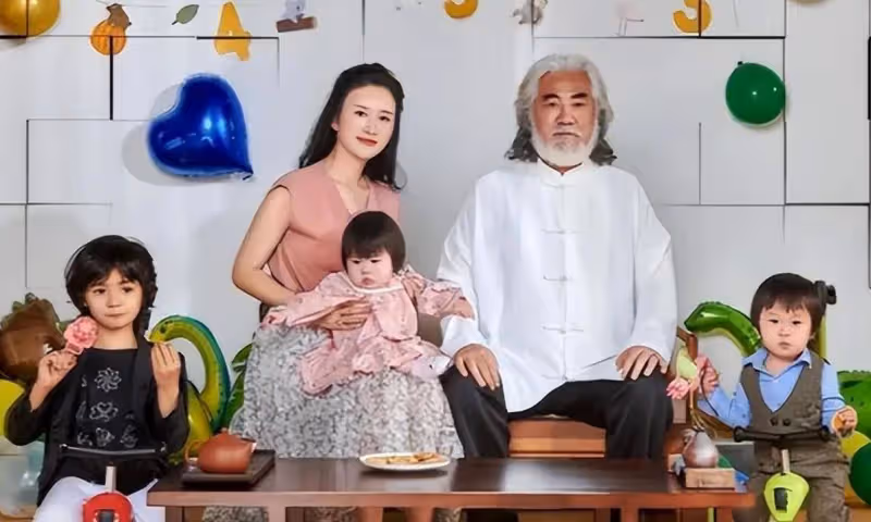 萬萬沒想到,張紀中藏了多年的「體面」,被一瓶可樂扯下遮羞布!