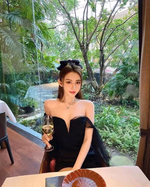 與趙麗穎離婚3年後,46歲馮紹峰曝新戀情,女方又出自名媛培訓班