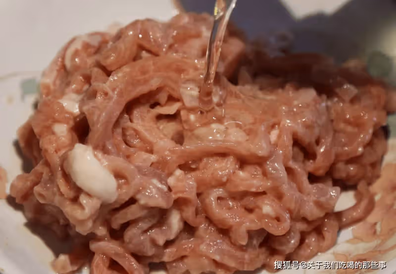 炒肉時,牢記「3個竅門」,保證不粘鍋,還香香嫩嫩不柴不腥