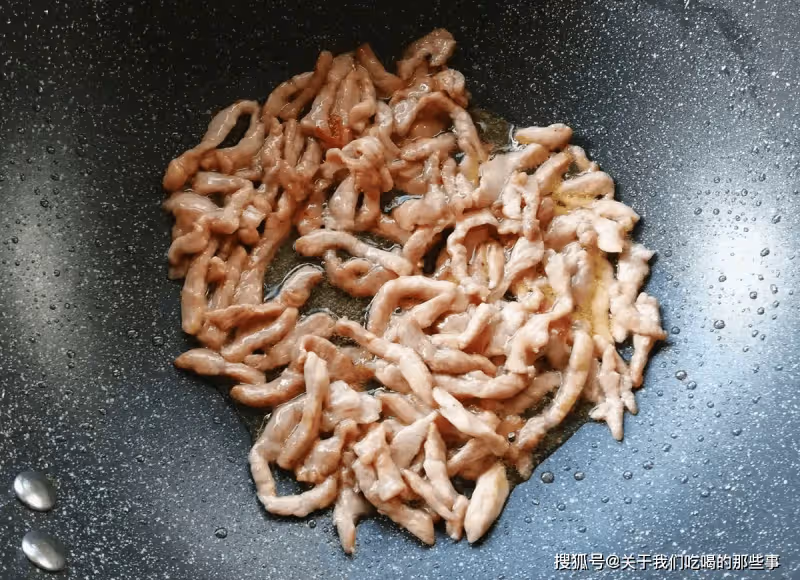 炒肉時，牢記「3個竅門」，保證不粘鍋，還香香嫩嫩不柴不腥