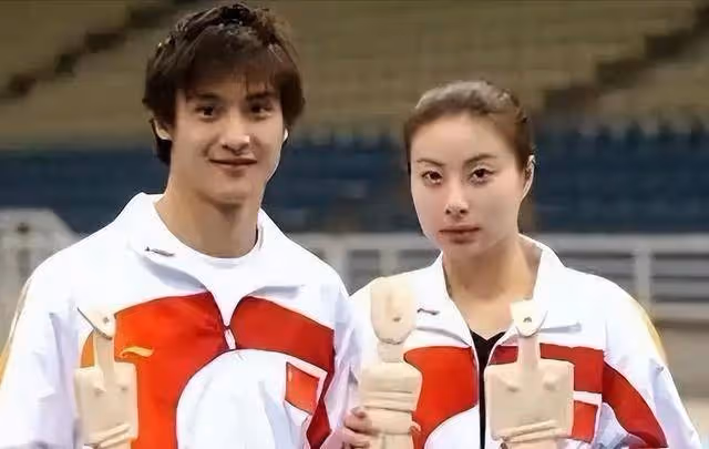 田亮曬出自己與兒子合照,網友發現異常,建議他帶兒子看醫生