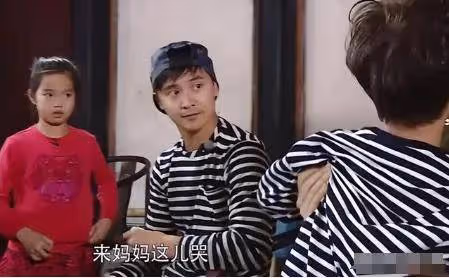 田亮曬出自己與兒子合照,網友發現異常,建議他帶兒子看醫生
