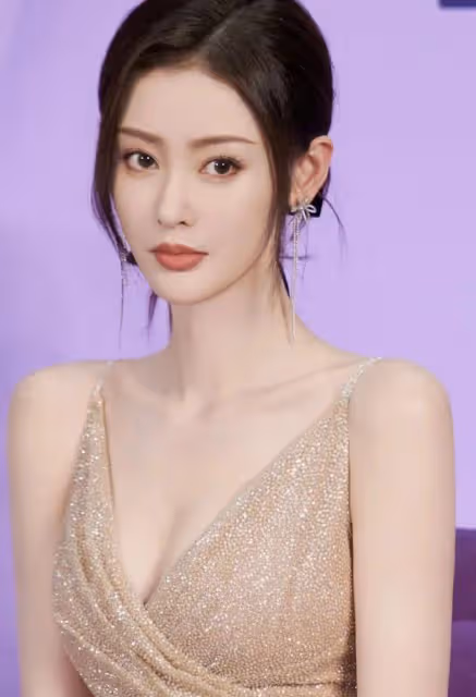 「太子妃」張天愛各類靚麗寫真美爆了!魔鬼身材性感火辣