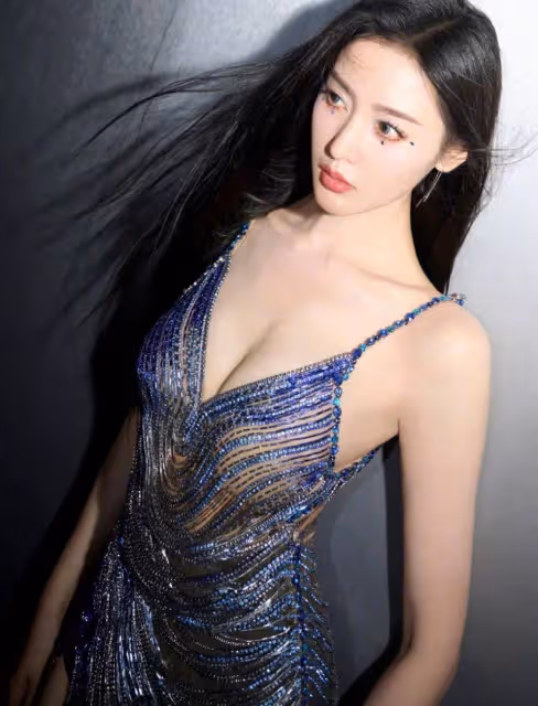 「太子妃」張天愛各類靚麗寫真美爆了!魔鬼身材性感火辣