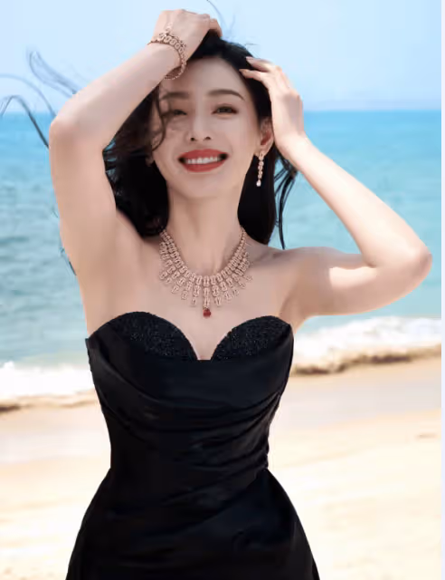 「太子妃」張天愛各類靚麗寫真美爆了!魔鬼身材性感火辣