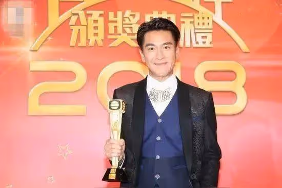 TVB台慶李家鼎面無表情遭網友調侃,視帝馬國明因唇薄被喊戴假牙