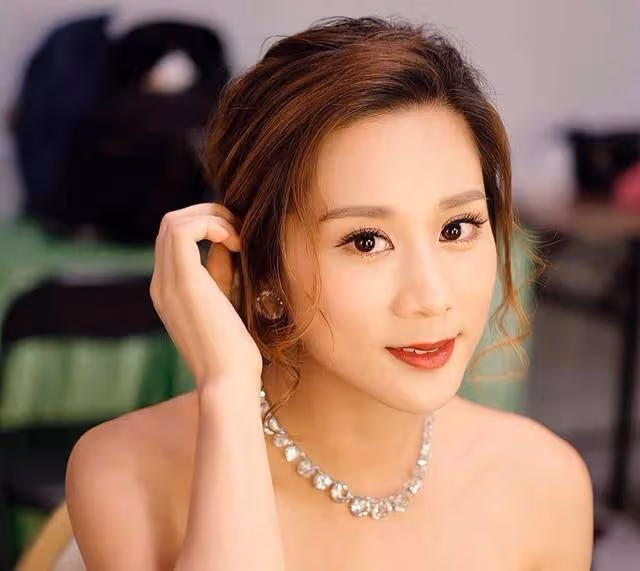 TVB知名女星惹負面評論,做地產經紀隱惡揚善,遭痛批不夠專業