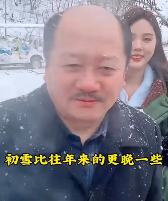 謝廣坤風雪中光膀子直播帶貨,直言為賺錢不磕磣,為養家拼了