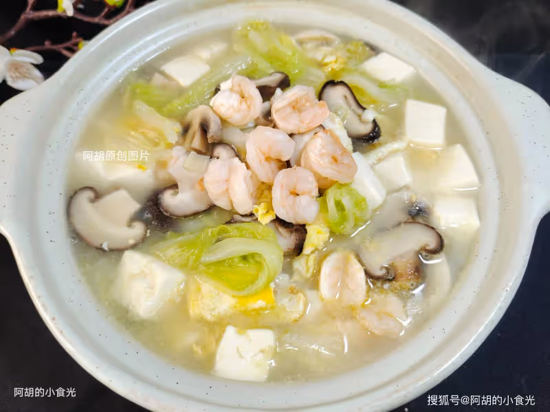 入冬不吃肉也要喝此湯,賽過雞湯魚湯!隨時都能煮一碗,食材豐富、鮮潤又暖人,一碗下肚太舒服
