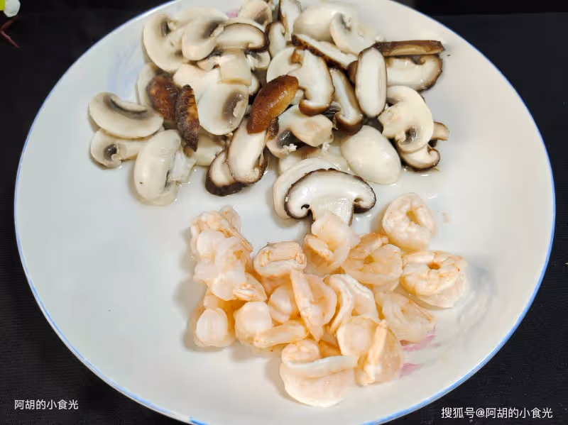 入冬不吃肉也要喝此湯,賽過雞湯魚湯!隨時都能煮一碗,食材豐富、鮮潤又暖人,一碗下肚太舒服