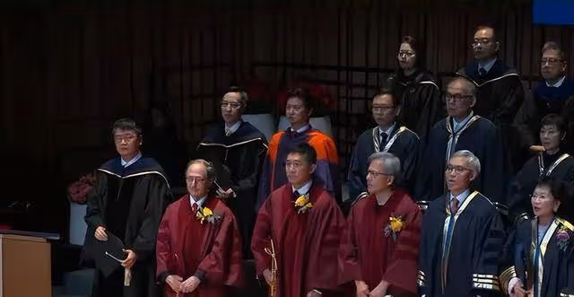 恭喜！62歲梁朝偉正式官宣新身份，劉嘉玲盛裝陪同，現場大咖雲集