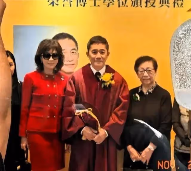 恭喜！62歲梁朝偉正式官宣新身份，劉嘉玲盛裝陪同，現場大咖雲集