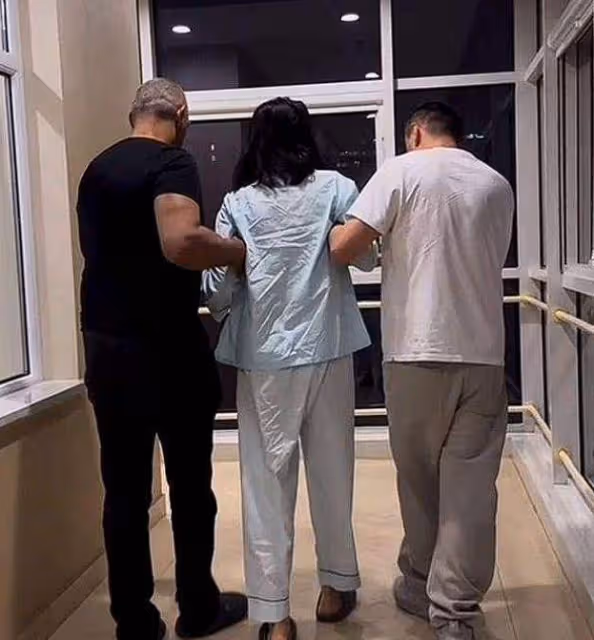 張咪官宣舌癌手術成功,女兒李洛伊缺席引猜疑,知情人透露內情