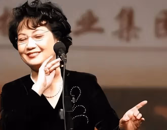 京劇女神李維康:結婚49年不做飯、不帶娃,不花丈夫一分錢,如今過得怎麼樣了?