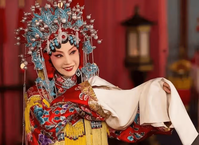 京劇女神李維康:結婚49年不做飯、不帶娃,不花丈夫一分錢,如今過得怎麼樣了?