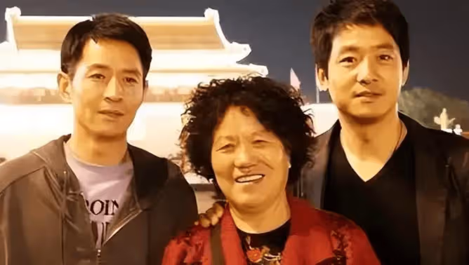 郭曉東妻子程莉莎和妯娌同回山東,婆婆更愛哪個兒媳婦,一目了然