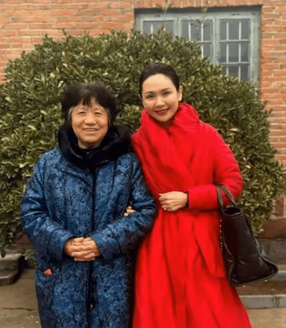 郭曉東妻子程莉莎和妯娌同回山東,婆婆更愛哪個兒媳婦,一目了然