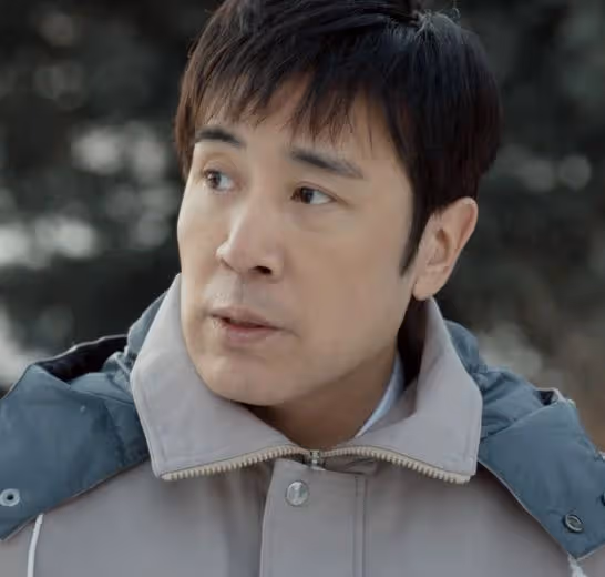 明明「垂垂老矣」,非要「尬演大學生」,這些明星害不害臊?