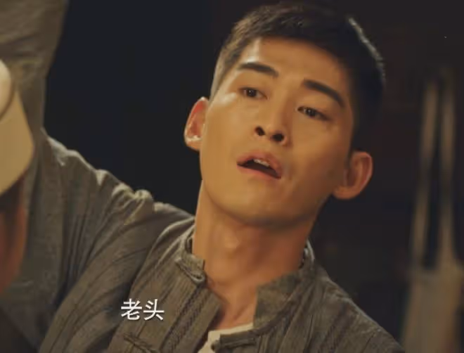 明明「垂垂老矣」，非要「尬演大學生」，這些明星害不害臊？