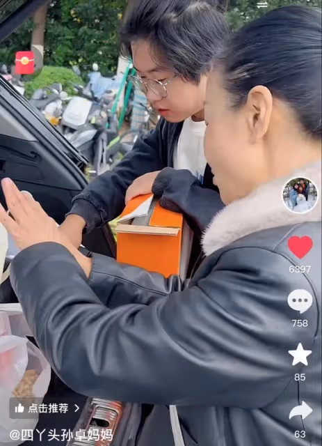 變化太大!孫卓體重暴增,露大腦門扎小辮,孫海洋背後吐槽不敢管