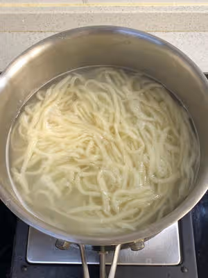 吃了不後悔：青椒皮蛋拌面！