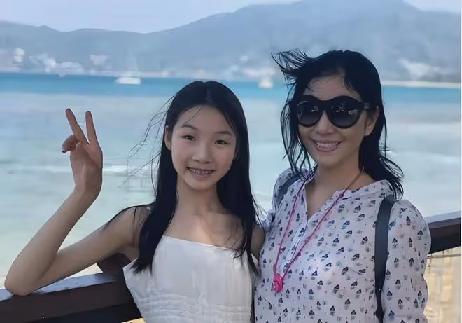 吳玉華:因前夫堅持丁克,39歲以死相逼離婚,再婚生下一兒一女