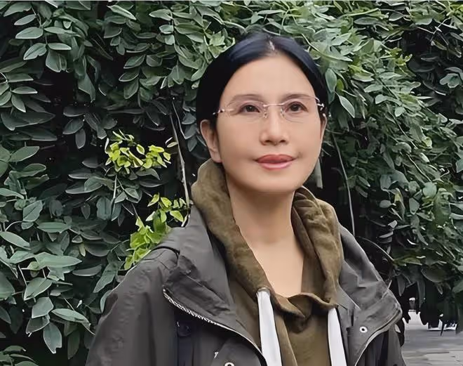 吳玉華:因前夫堅持丁克,39歲以死相逼離婚,再婚生下一兒一女