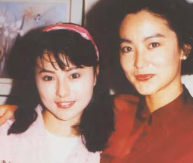 59歲李賽鳳近況,離婚後獨居已回國生活,如今種菜逛市場很愜意
