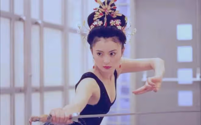 59歲李賽鳳近況,離婚後獨居已回國生活,如今種菜逛市場很愜意