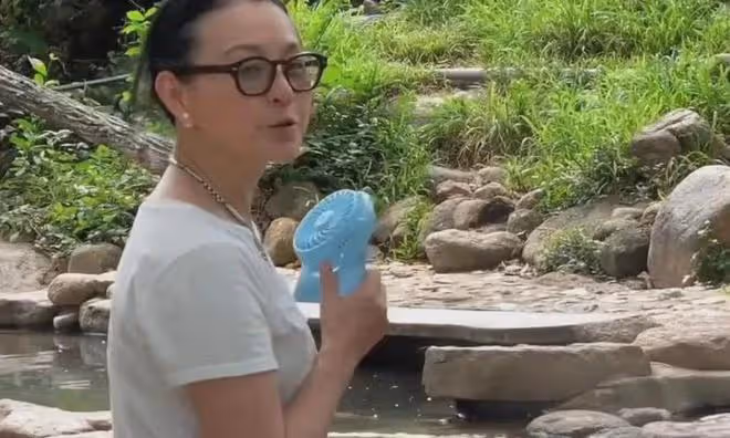 59歲李賽鳳近況,離婚後獨居已回國生活,如今種菜逛市場很愜意