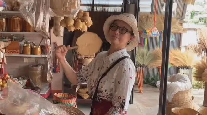 59歲李賽鳳近況,離婚後獨居已回國生活,如今種菜逛市場很愜意