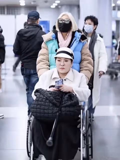 《一路繁花》懟臉鏡頭,躲過了向太跟劉曉慶,卻被李小冉給驚艷了