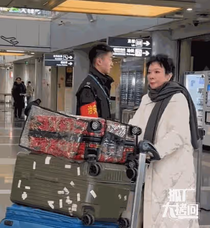 《一路繁花》懟臉鏡頭,躲過了向太跟劉曉慶,卻被李小冉給驚艷了