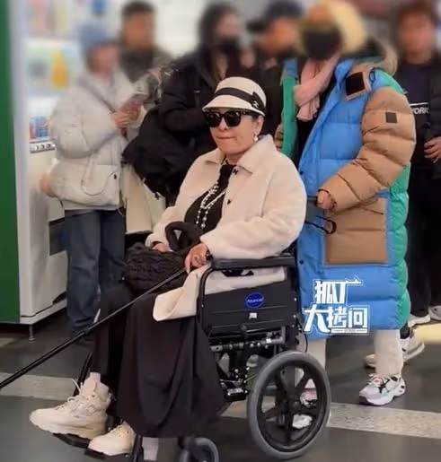 《一路繁花》懟臉鏡頭,躲過了向太跟劉曉慶,卻被李小冉給驚艷了