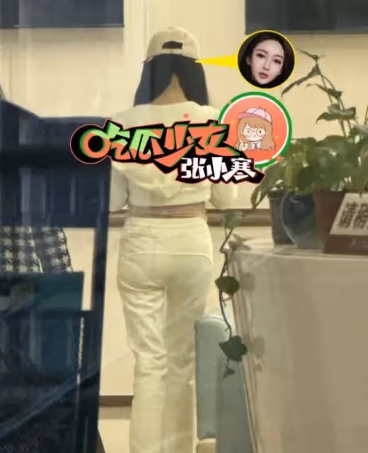 葉珂獨自現身孕檢，穿露腰短款上衣遭網友質疑，被吐槽故意曝光