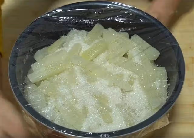 想吃冬瓜糖不用買,手把手教你在家做,香甜爽脆,看一遍學會