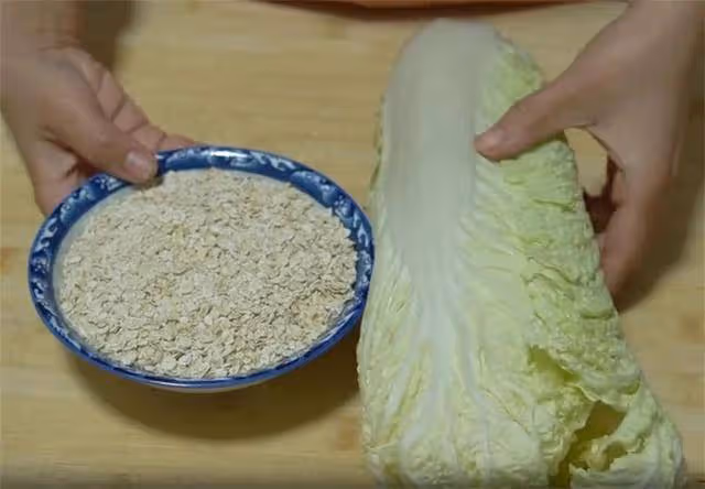 天冷多吃大白菜,加點燕麥,不炒不燉不腌,孩子吃的比肉還香