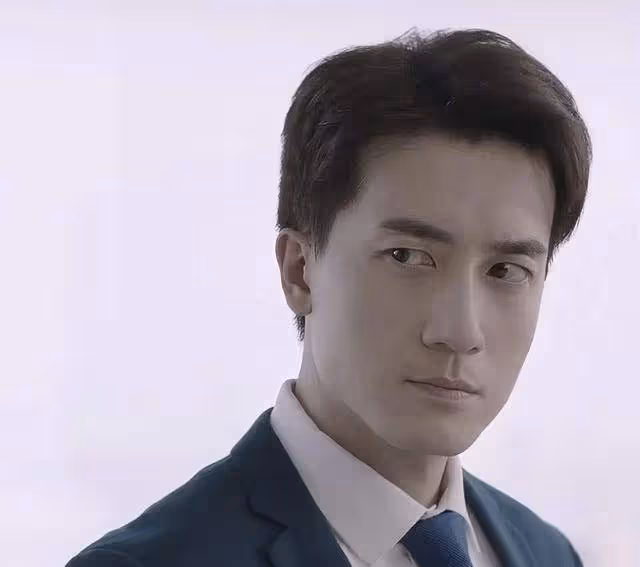 TVB帥氣男星憑新劇走紅，演技獲洗板式好評，身材健碩氣質儒雅