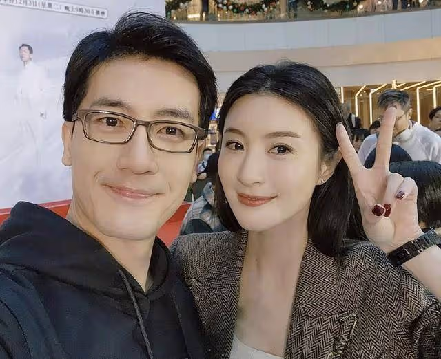 TVB帥氣男星憑新劇走紅，演技獲洗板式好評，身材健碩氣質儒雅