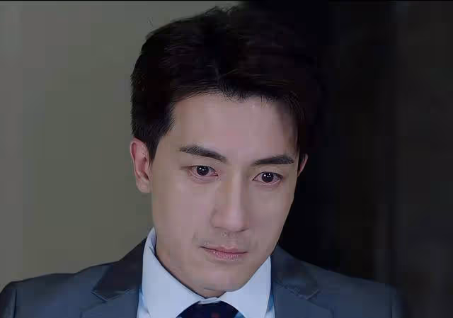 TVB帥氣男星憑新劇走紅，演技獲洗板式好評，身材健碩氣質儒雅