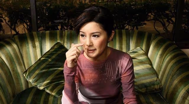 香港女星乳腺癌復發,摸到腫瘤變大又變硬,到泰國捐棺材積功德
