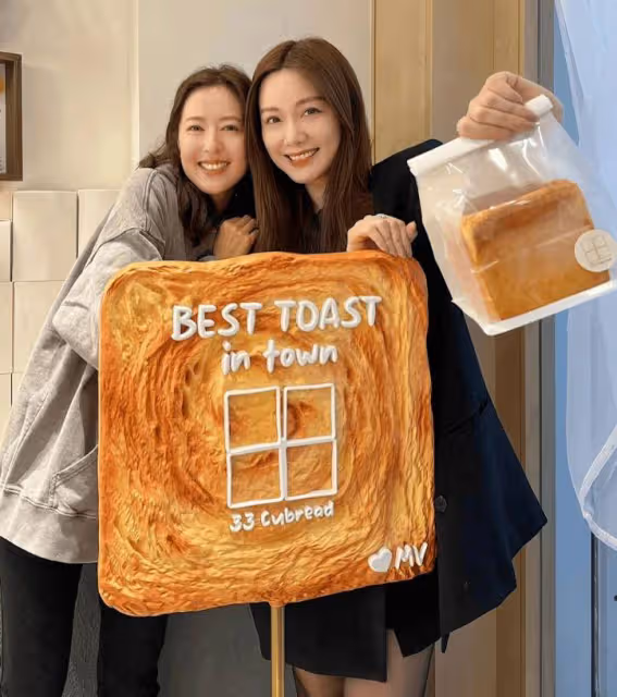 37歲TVB女星嫁視帝後疑似有孕!穿寬鬆大衣大曬與唐詩詠合照,還故意遮住腹部
