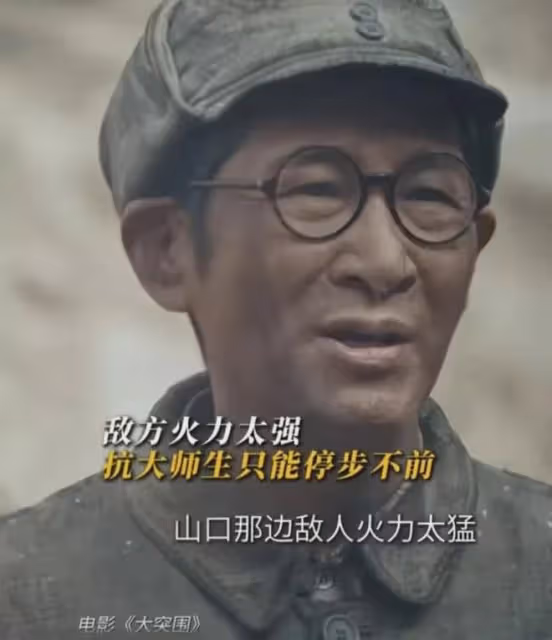 邊看邊哭!2.6萬大學生參演的電影《大突圍》今天上映,好評一片